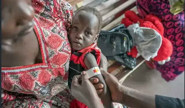 Çocuklar Tehlikede ! Açlıktan Ölüyorlar..